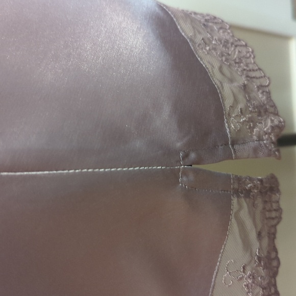 Gorgeous lavender camisole - Picture 5 of 9